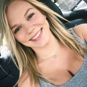 Meet your Posher, Clarissa